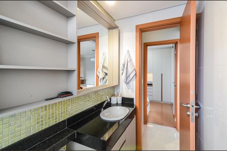 Apartamento à venda com 58m², 2 quartos e 2 vagasBanheiro Social