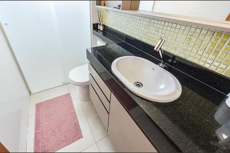 Apartamento à venda com 58m², 2 quartos e 2 vagasBanheiro Social
