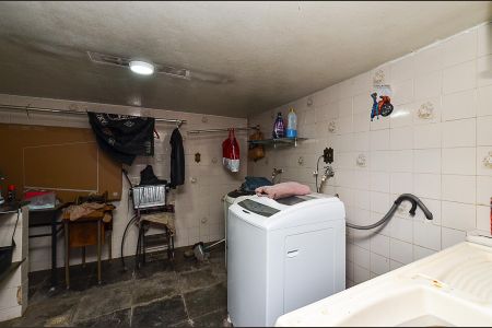 Casa à venda com 210m², 4 quartos e 6 vagas Casa à venda com 210m², 4 quartos e 6 vagasÁrea de Serviço