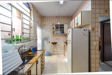 Casa à venda com 210m², 4 quartos e 6 vagas Casa à venda com 210m², 4 quartos e 6 vagasCozinha