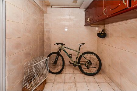 Casa à venda com 210m², 4 quartos e 6 vagas Casa à venda com 210m², 4 quartos e 6 vagasQuarto de Serviço