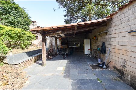 Casa à venda com 210m², 4 quartos e 6 vagas Casa à venda com 210m², 4 quartos e 6 vagasÁrea externa