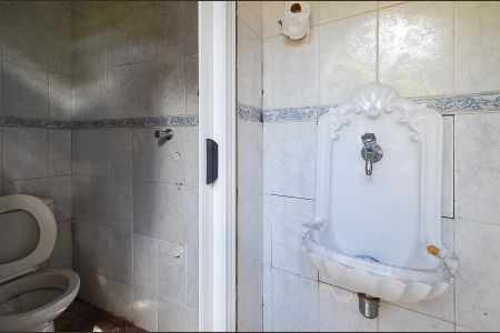 Casa à venda com 210m², 4 quartos e 6 vagas Casa à venda com 210m², 4 quartos e 6 vagasBanheiro Externo