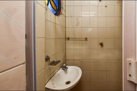 Casa à venda com 210m², 4 quartos e 6 vagas Casa à venda com 210m², 4 quartos e 6 vagasBanheiro de serviço