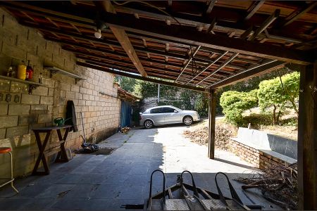 Casa à venda com 210m², 4 quartos e 6 vagas Casa à venda com 210m², 4 quartos e 6 vagasÁrea externa
