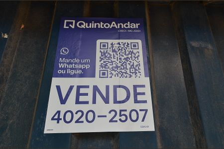 Casa à venda com 210m², 4 quartos e 6 vagas Casa à venda com 210m², 4 quartos e 6 vagasPlaca