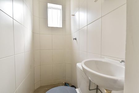 Banheiro de kitnet/studio para alugar com 1 quarto, 15m² em Liberdade, São Paulo