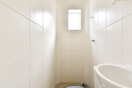 Banheiro de kitnet/studio para alugar com 1 quarto, 15m² em Liberdade, São Paulo