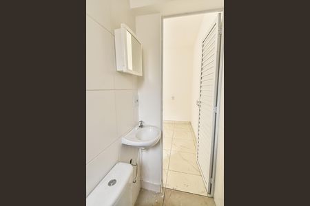 Banheiro de kitnet/studio para alugar com 1 quarto, 15m² em Liberdade, São Paulo