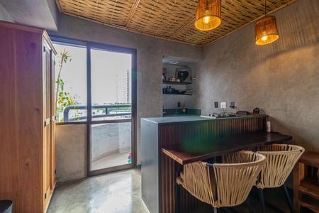 Apartamento à venda com 81m², 2 quartos e 1 vagaCozinha com piso de cerâmica, bancada de granito e iluminação boa.