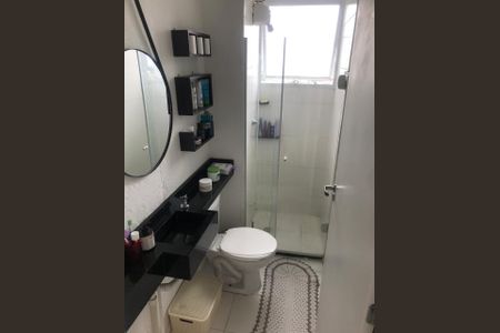 Banheiro de apartamento para alugar com 1 quarto, 43m² em Rio Pequeno, Osasco