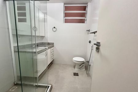 Apartamento para alugar com 105m², 3 quartos e 1 vaga Apartamento para alugar com 105m², 3 quartos e 1 vagaBanheiro da Suíte