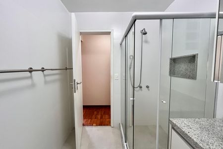Apartamento para alugar com 105m², 3 quartos e 1 vaga Apartamento para alugar com 105m², 3 quartos e 1 vagaBanheiro da Suíte