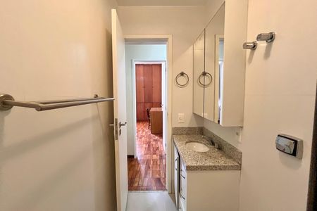 Apartamento para alugar com 105m², 3 quartos e 1 vaga Apartamento para alugar com 105m², 3 quartos e 1 vagaBanheiro social