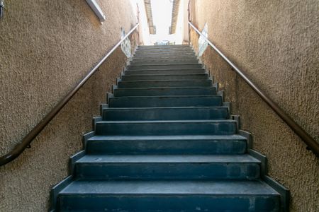 Casa para alugar com 35m², 1 quarto e sem vagaEscada / Entrada 