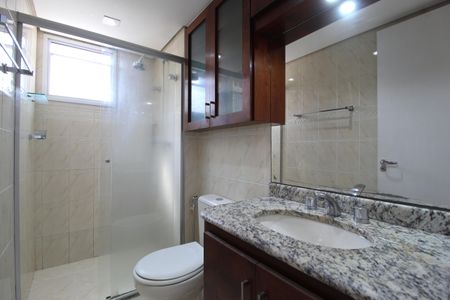 Apartamento à venda com 81m², 2 quartos e 2 vagasBanheiro da Suíte