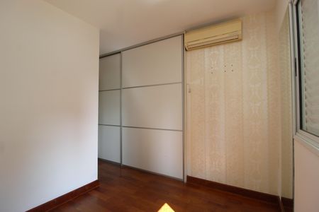 Apartamento à venda com 81m², 2 quartos e 2 vagasQuarto 2 - Suíte