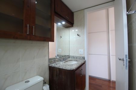 Apartamento à venda com 81m², 2 quartos e 2 vagasBanheiro da Suíte