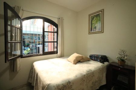Casa à venda com 194m², 3 quartos e 2 vagasQuarto 2