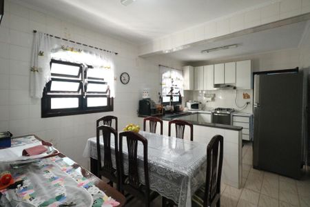 Casa à venda com 194m², 3 quartos e 2 vagasCozinha