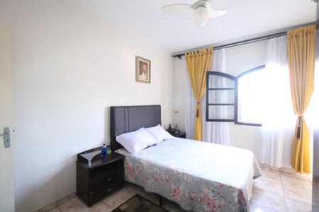 Casa à venda com 194m², 3 quartos e 2 vagasSuíte