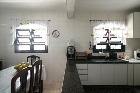 Casa à venda com 194m², 3 quartos e 2 vagasCozinha
