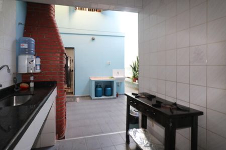 Casa à venda com 194m², 3 quartos e 2 vagasQuintal e Área Gourmet