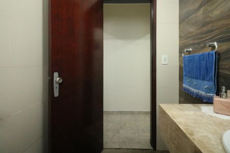 Casa à venda com 194m², 3 quartos e 2 vagasBanheiro Social 2