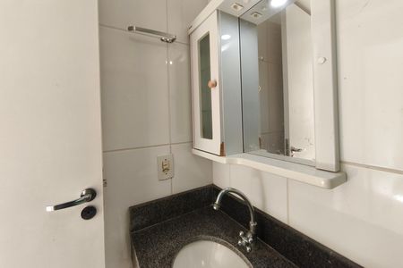Apartamento à venda com 52m², 2 quartos e 1 vaga Apartamento à venda com 52m², 2 quartos e 1 vagaBanheiro Social