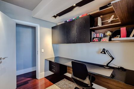 Apartamento à venda com 164m², 3 quartos e 4 vagasEscritório
