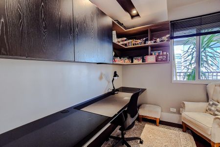 Apartamento à venda com 164m², 3 quartos e 4 vagasEscritório