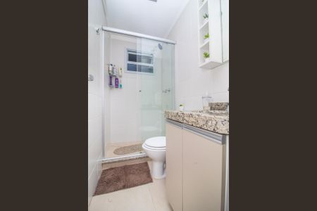 Banheiro de apartamento para alugar com 3 quartos, 72m² em Teresópolis, Porto Alegre