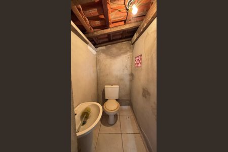 Casa à venda com 202m², 3 quartos e 2 vagasQuintal - Banheiro