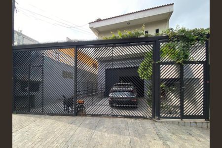 Casa para alugar com 385m², 4 quartos e 8 vagas Casa para alugar com 385m², 4 quartos e 8 vagasFachada