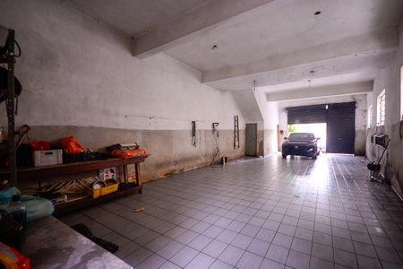 Casa para alugar com 385m², 4 quartos e 8 vagas Casa para alugar com 385m², 4 quartos e 8 vagasGaragem