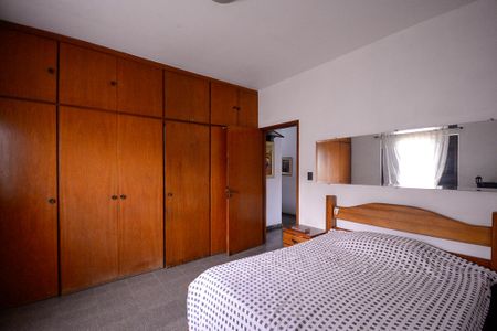 Casa para alugar com 385m², 4 quartos e 8 vagas Casa para alugar com 385m², 4 quartos e 8 vagasCasa 1 - Quarto 1 (suite)