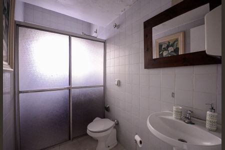 Casa para alugar com 385m², 4 quartos e 8 vagas Casa para alugar com 385m², 4 quartos e 8 vagasCasa 2 - Banheiro