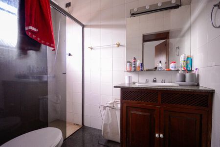 Casa para alugar com 385m², 4 quartos e 8 vagas Casa para alugar com 385m², 4 quartos e 8 vagasCasa 1 - Banheiro do Quarto 1