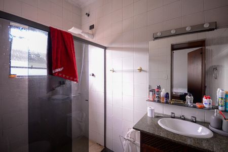 Casa para alugar com 385m², 4 quartos e 8 vagas Casa para alugar com 385m², 4 quartos e 8 vagasCasa 1 - Banheiro do Quarto 1