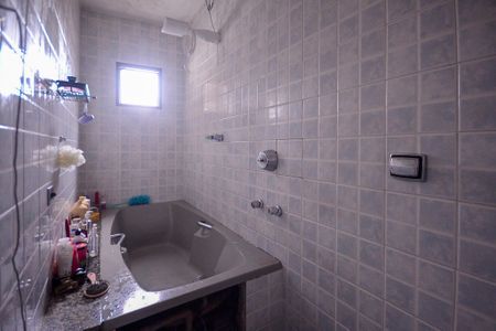 Casa para alugar com 385m², 4 quartos e 8 vagas Casa para alugar com 385m², 4 quartos e 8 vagasCasa 1 - Banheiro do Quarto 3