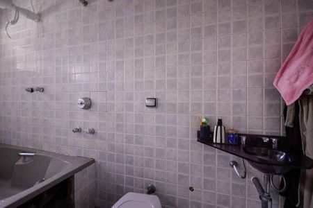 Casa para alugar com 385m², 4 quartos e 8 vagas Casa para alugar com 385m², 4 quartos e 8 vagasCasa 1 - Banheiro do Quarto 3