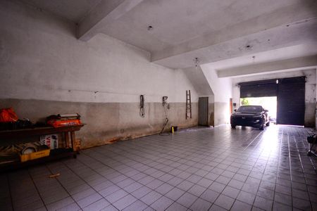 Casa para alugar com 385m², 4 quartos e 8 vagas Casa para alugar com 385m², 4 quartos e 8 vagasGaragem
