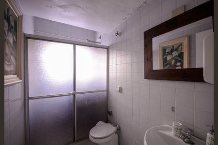 Casa para alugar com 385m², 4 quartos e 8 vagas Casa para alugar com 385m², 4 quartos e 8 vagasCasa 2 - Banheiro