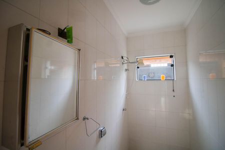 Casa à venda com 350m², 5 quartos e 5 vagasBANHEIRO DA ÁREA DE SERVIÇO
