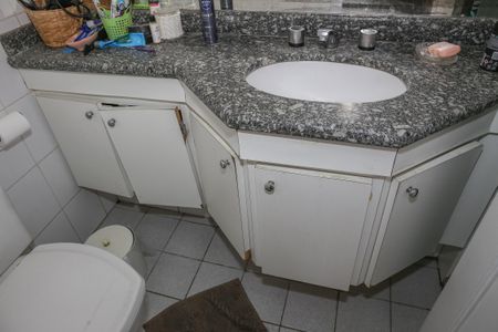 Apartamento à venda com 81m², 3 quartos e 2 vagasBanheiro Social