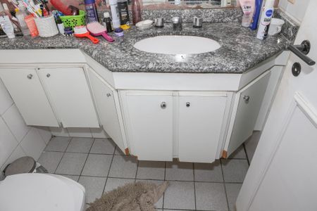 Apartamento à venda com 81m², 3 quartos e 2 vagasBanheiro da Suíte