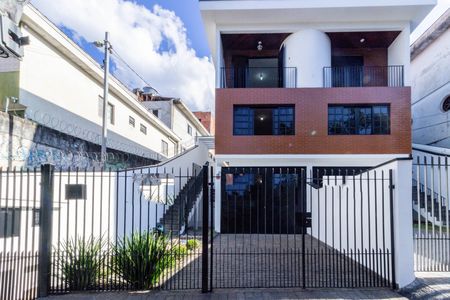 Casa para alugar com 200m², 3 quartos e 4 vagas Casa para alugar com 200m², 3 quartos e 4 vagasFachada