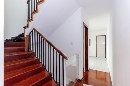 Casa para alugar com 200m², 3 quartos e 4 vagas Casa para alugar com 200m², 3 quartos e 4 vagasSala Corredor e Escadas