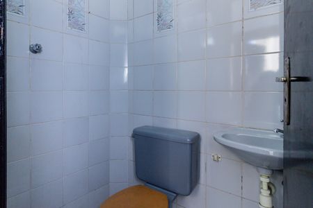 Casa para alugar com 200m², 3 quartos e 4 vagas Casa para alugar com 200m², 3 quartos e 4 vagasBanheiro dos Fundos