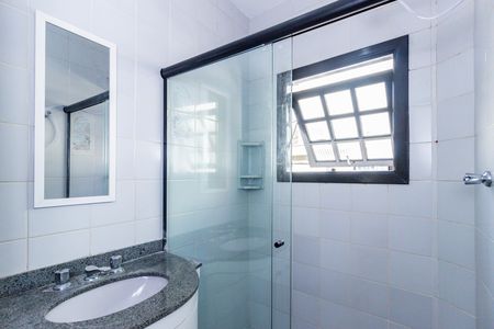 Casa para alugar com 200m², 3 quartos e 4 vagas Casa para alugar com 200m², 3 quartos e 4 vagasBanheiro 1